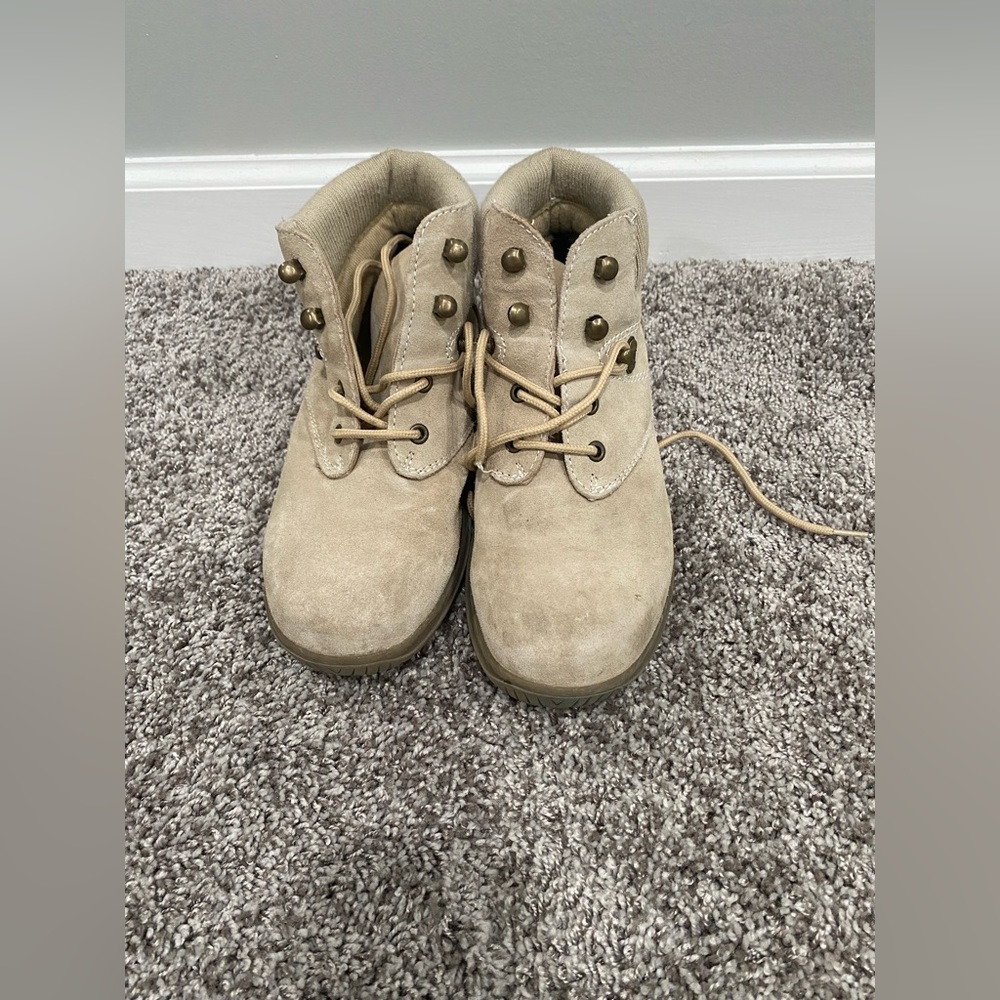 Wanderlust Boston Suede Tan Boots, Size W 8.5.